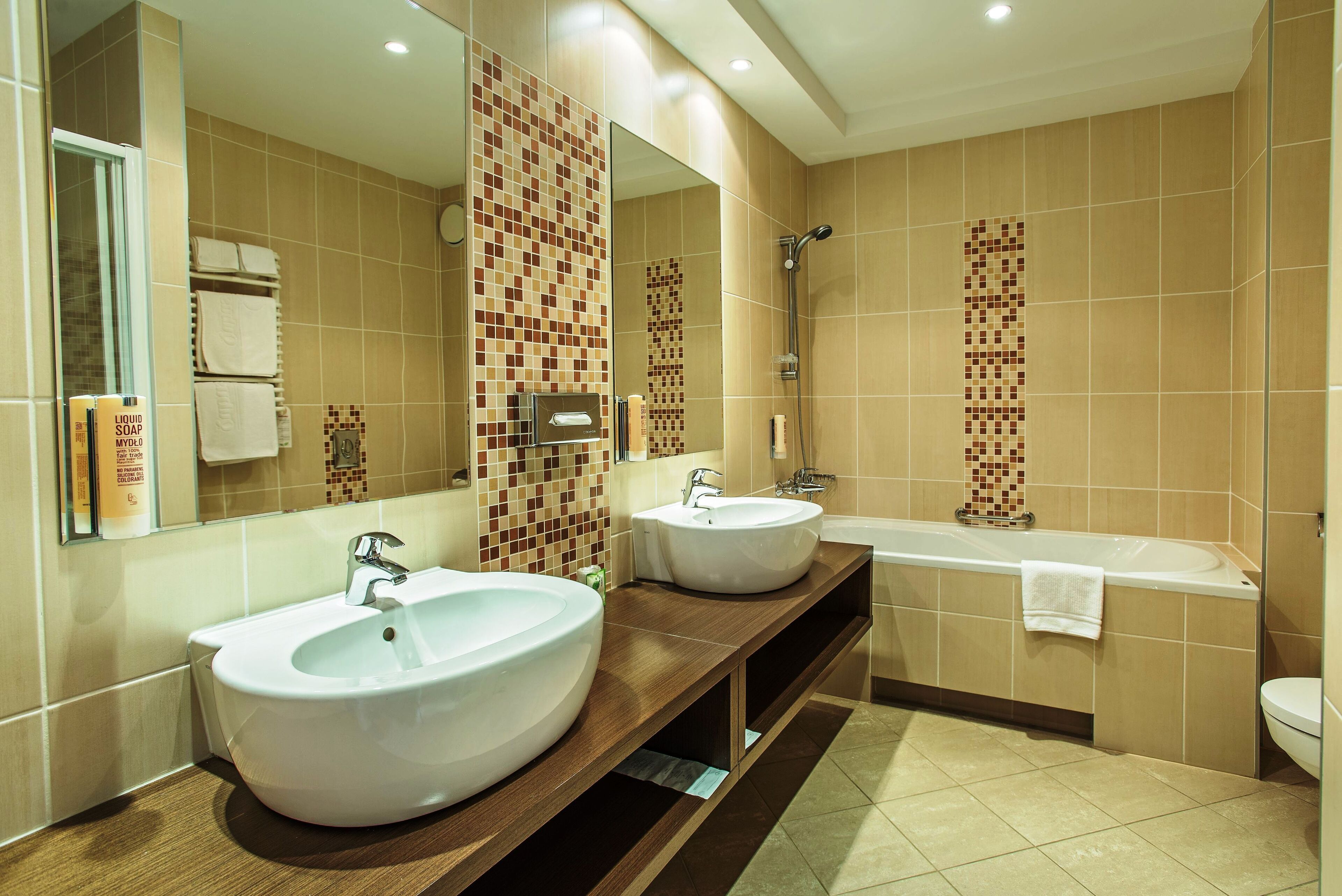 junior suite | bathroom | free toiletries, hair dryer, towels, soap