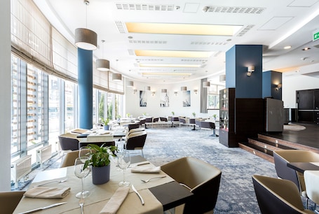 Lunch and dinner served, Modern European cuisine. Qubus Hotel Kielce