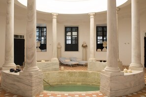 5 indoor pools, outdoor pool