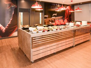 Daily buffet breakfast for a fee - ibis Campo Grande (Campo Grande)