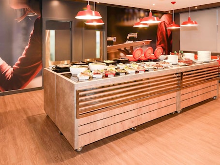 Daily buffet breakfast (BRL 49 per person)