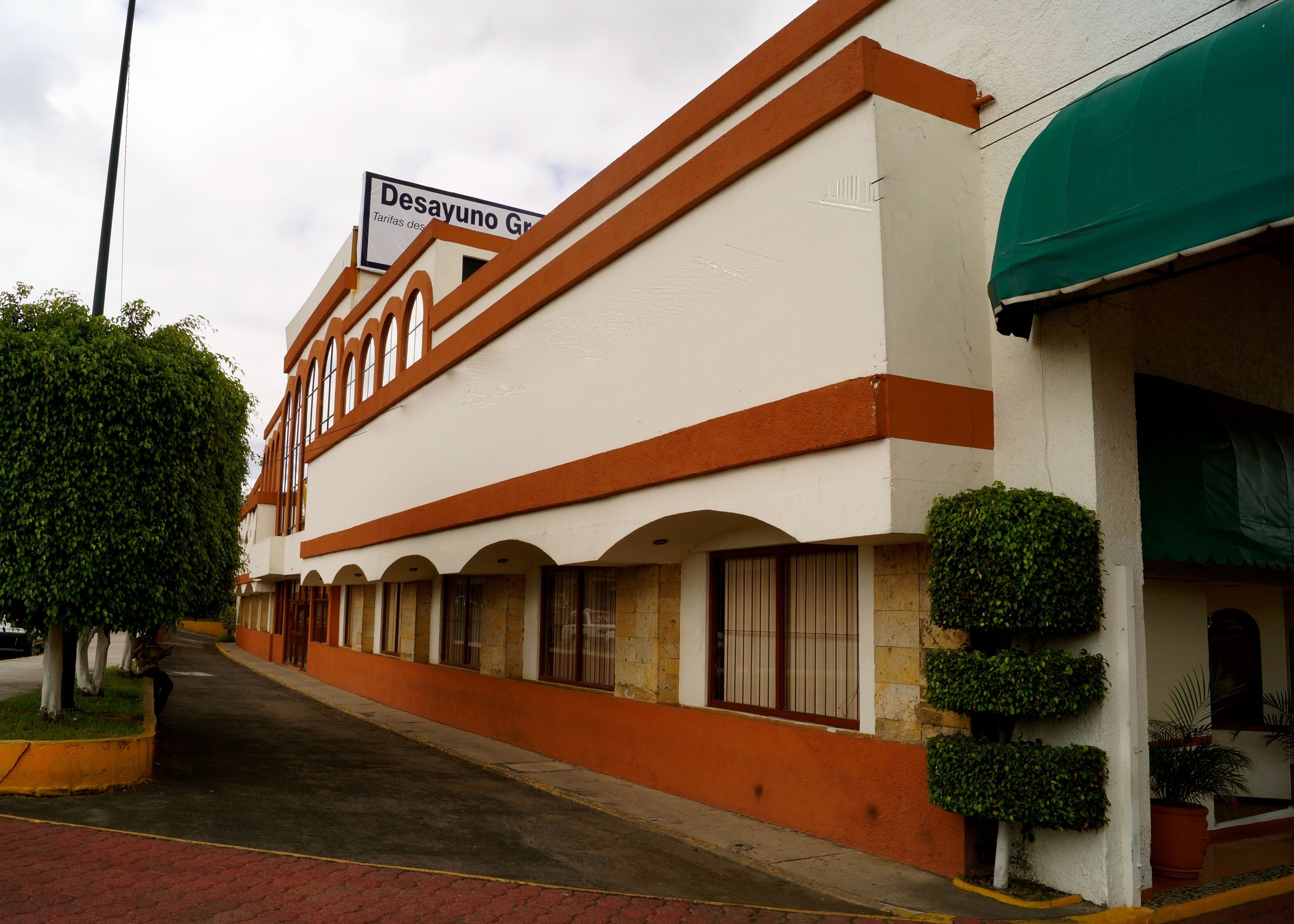 Vista frontal de la propiedad