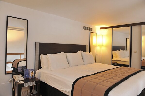 Minibar, Zimmersafe, Schreibtisch, schallisolierte Zimmer