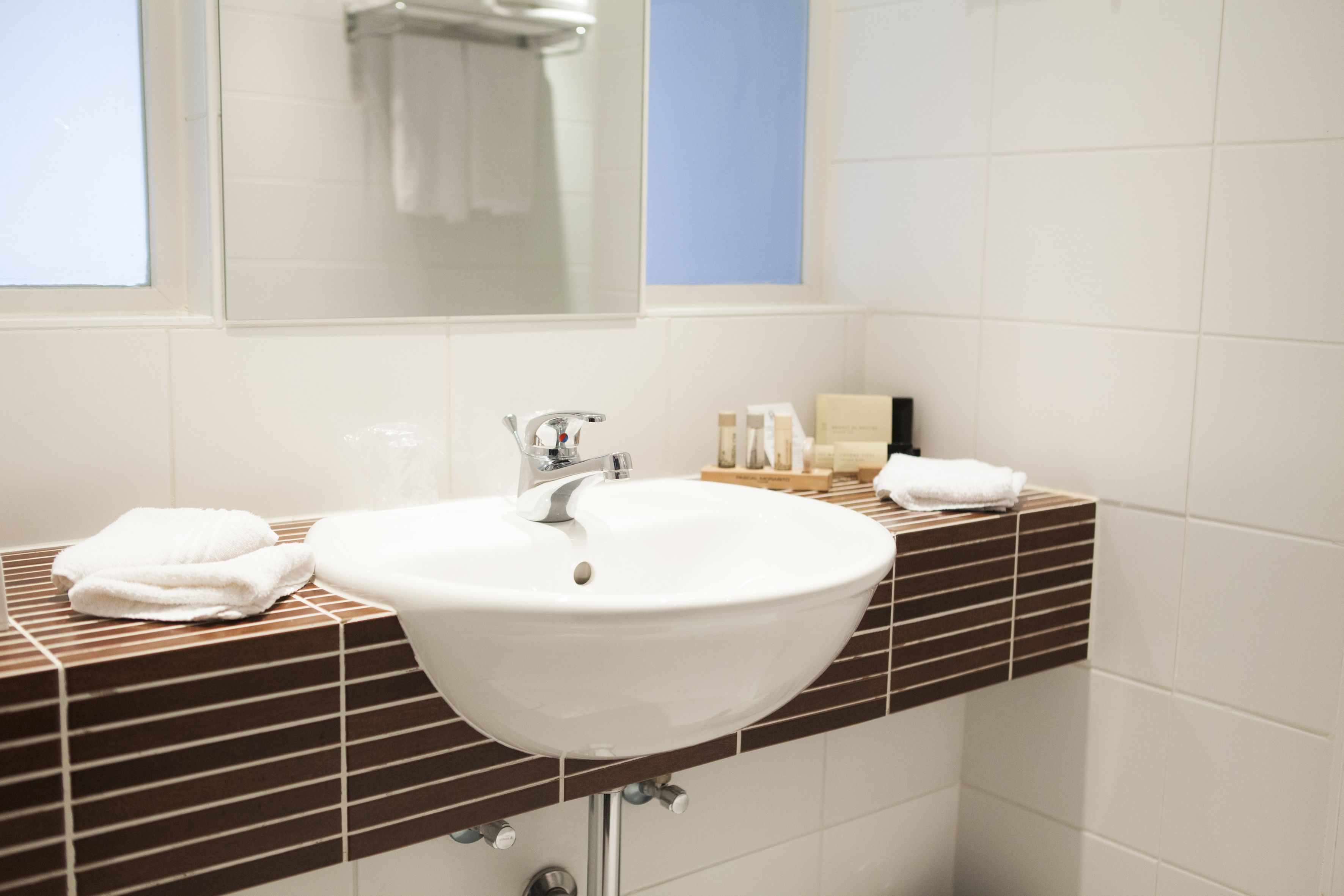superior single room | bathroom | combined shower/bathtub, free toiletries, hair dryer, dressing gowns