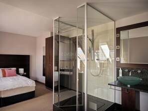 Comfort Room, 1 Double Bed | Hypo-allergenic bedding, in-room safe, desk, blackout curtains - Flemings Hotel Wien-Stadthalle (Vienna)