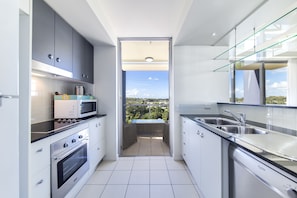 Standard Apartment, 1 Bedroom, Ocean View | Private kitchen