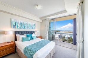 3 Bedroom Superior View | Individually decorated, individually furnished, desk, blackout curtains - Pumicestone Blue Resort (Caloundra)