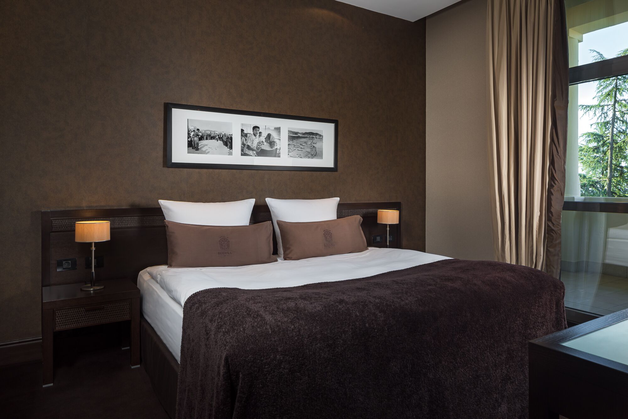 Egyptian cotton sheets, premium bedding, minibar, in-room safe