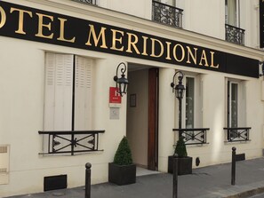 Front of property - Hotel Méridional (Paris)