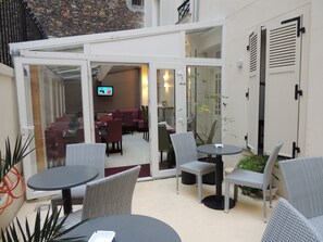 Café da manhã continental todos os dias (EUR 13 por pessoa)