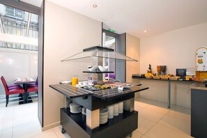 Daily continental breakfast (EUR 13 per person)