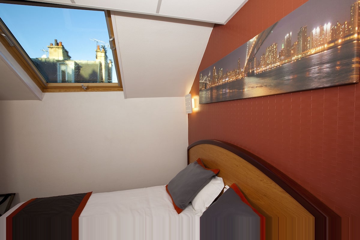 Coffres-forts dans les chambres, bureau, chambres insonorisées