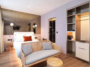 In-room safe, desk, soundproofing, iron/ironing board - Hotel Méridional (Paris)