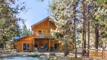 Enjoy a peaceful retreat in this cabin-style building surrounded by nature, with a balcony and outdoor kitchen area.