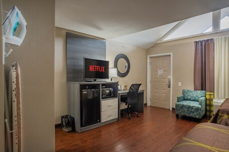 Super 8 by Wyndham Downtown Gatlinburg at Convention Center - Image 21