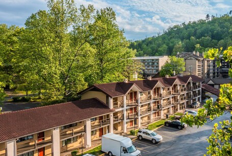 Super 8 by Wyndham Downtown Gatlinburg at Convention Center - Image 16