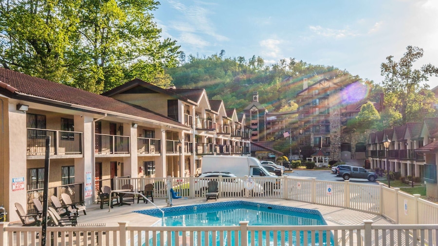 Super 8 by Wyndham Downtown Gatlinburg at Convention Center