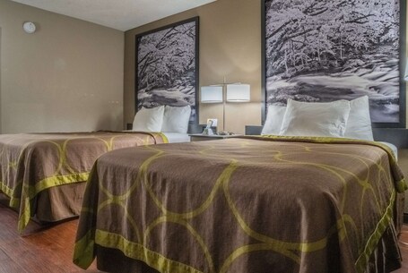 Super 8 by Wyndham Downtown Gatlinburg at Convention Center - Image 23