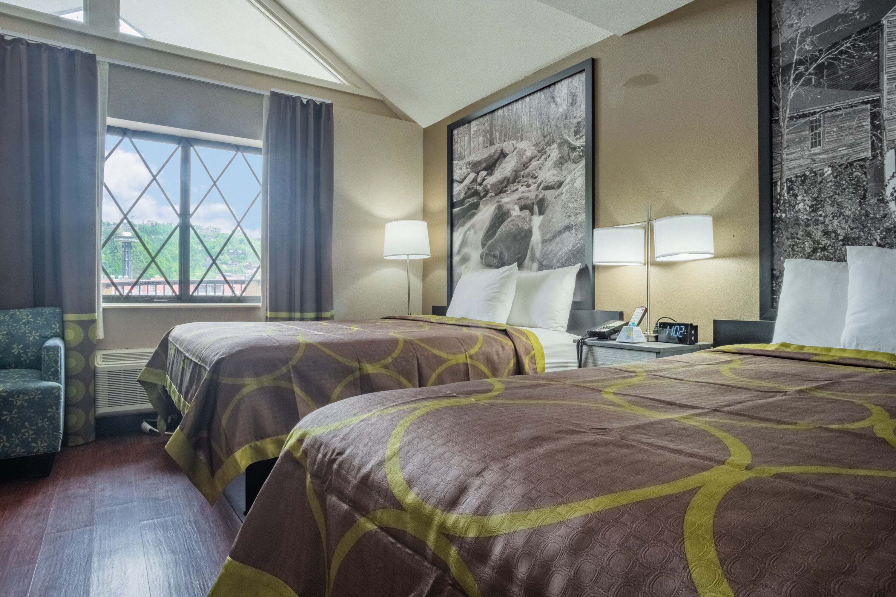 Photo - Super 8 by Wyndham Downtown Gatlinburg at Convention Center