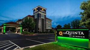 A hotel entrance with a sign reading "La Quinta by Wyndham" and a parking lot. - La Quinta Inn & Suites by Wyndham Lubbock North (Lubbock)
