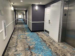 Hallway - La Quinta Inn & Suites by Wyndham Lubbock North (Lubbock)