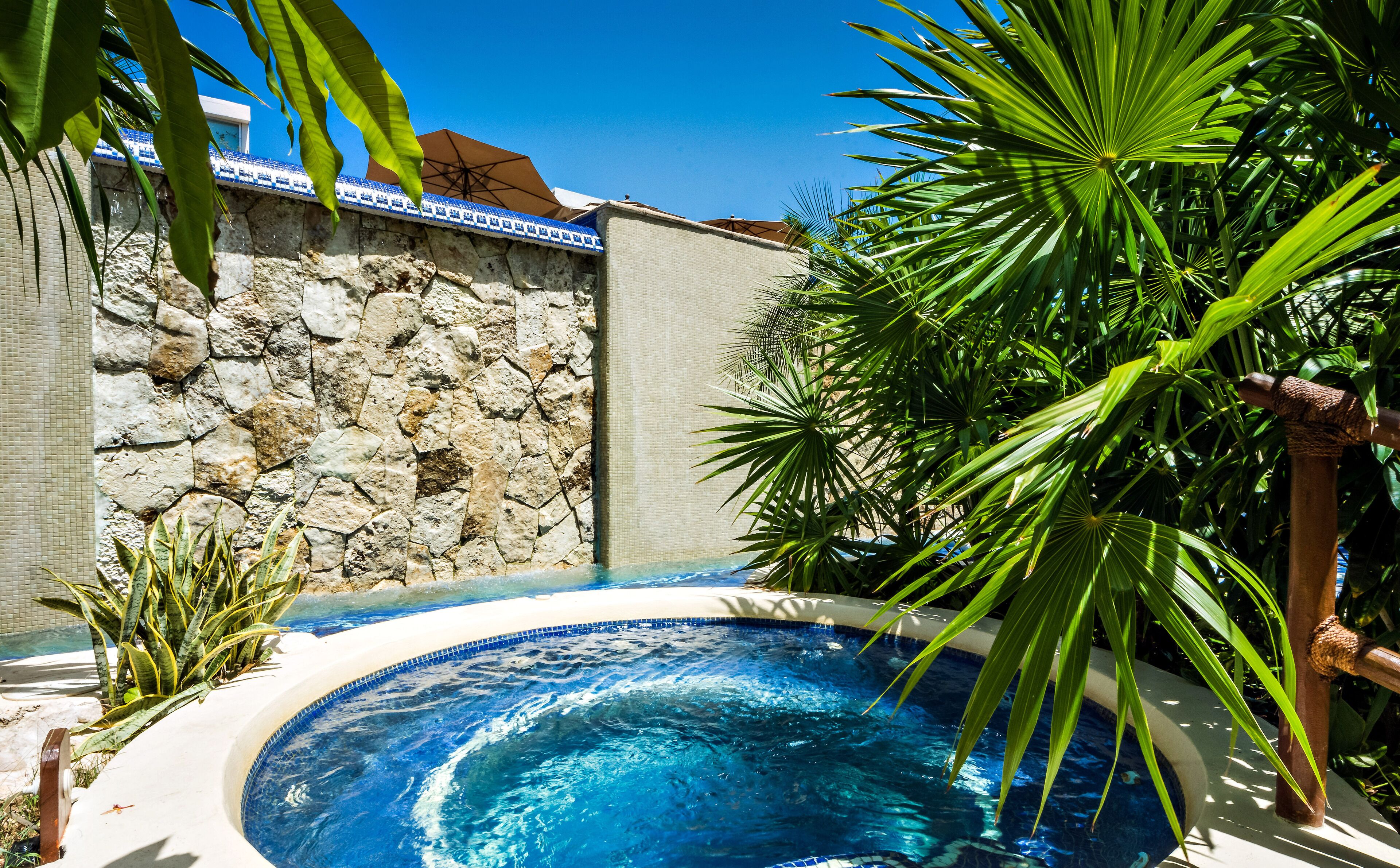 Bañera de hidromasaje exterior