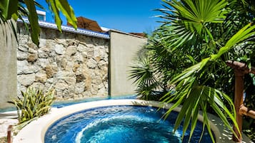 Bañera de hidromasaje exterior