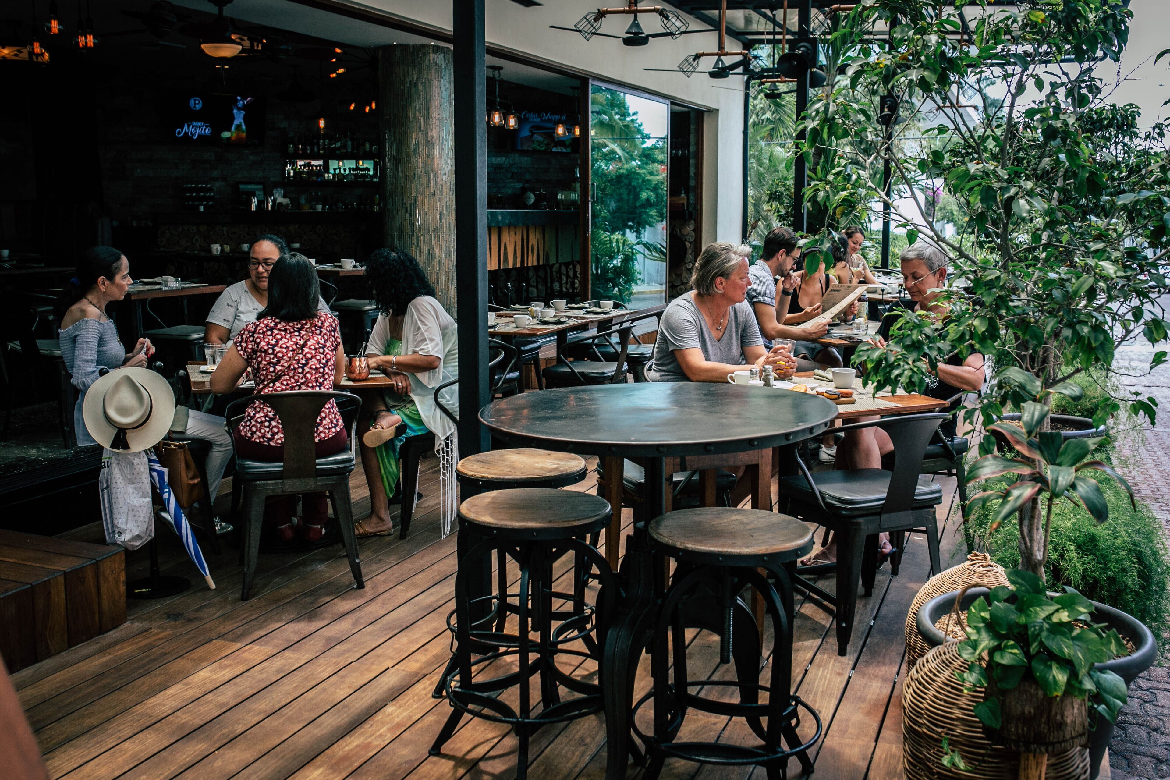 2 間餐廳；供應早餐、午餐、晚餐；亞洲菜