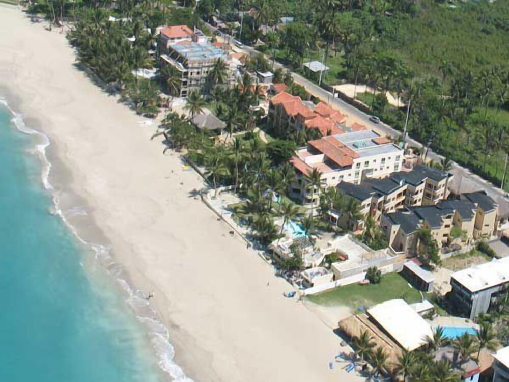 Kite Beach Hotel and Condos 3