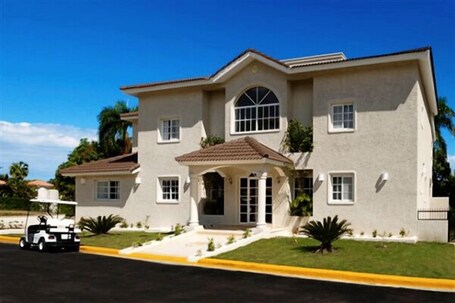 Außenbereich. Lifestyle Crown Villas - All Inclusive