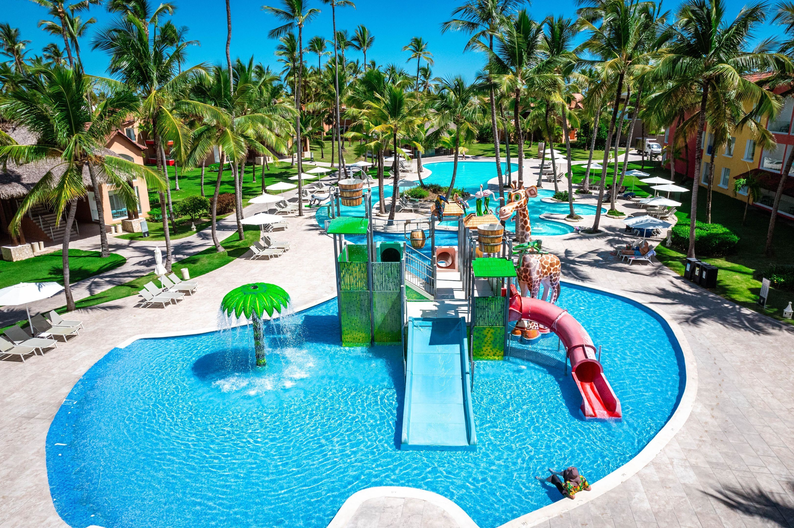 3 piscinas externas, guarda-sóis, espreguiçadeiras