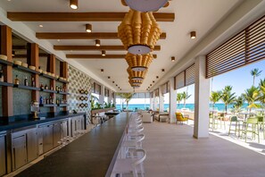 Beach bar - Tropical Deluxe Princess - All Inclusive (Punta Cana)