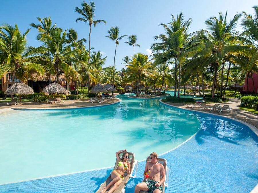 3 outdoor pools, pool umbrellas, pool loungers