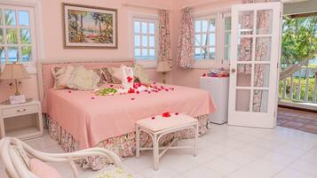 Deluxe Room, Ocean View | 1 bedroom, in-room safe, individually decorated, individually furnished