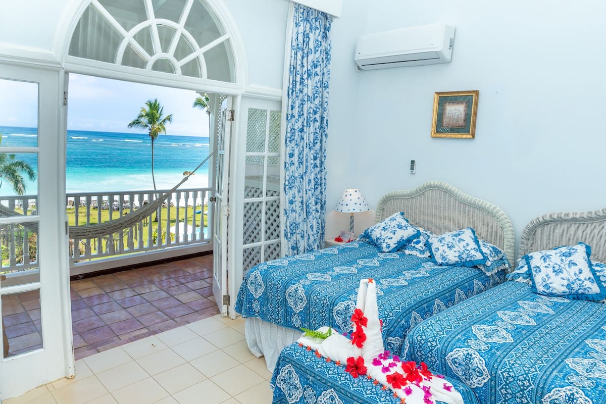 deluxe room, ocean view | 1 bedroom, in-room safe, individually decorated, individually furnished