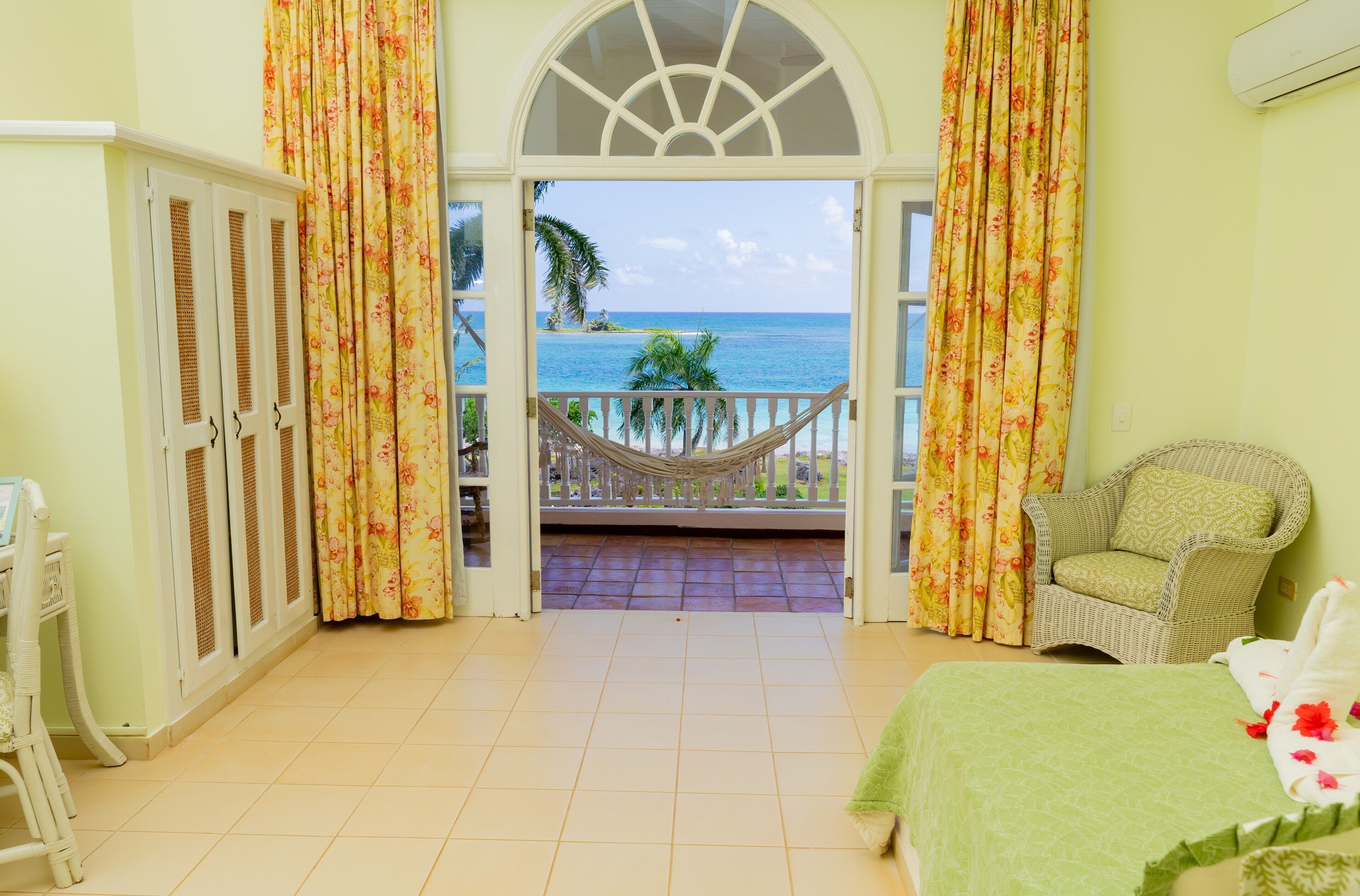 deluxe room, ocean view | 1 bedroom, in-room safe, individually decorated, individually furnished