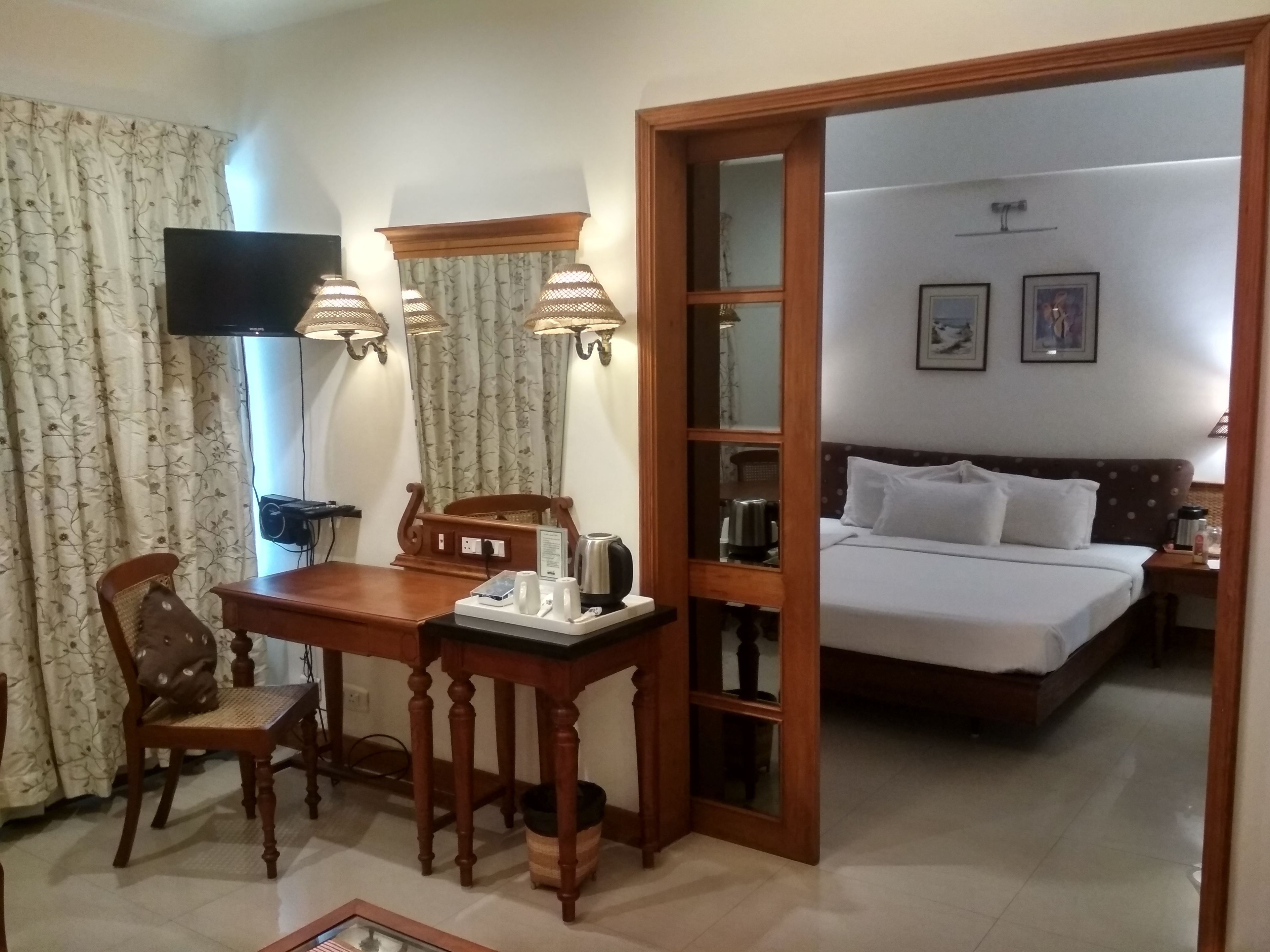 suite, 1 king bed | living room | 32-inch tv with cable channels