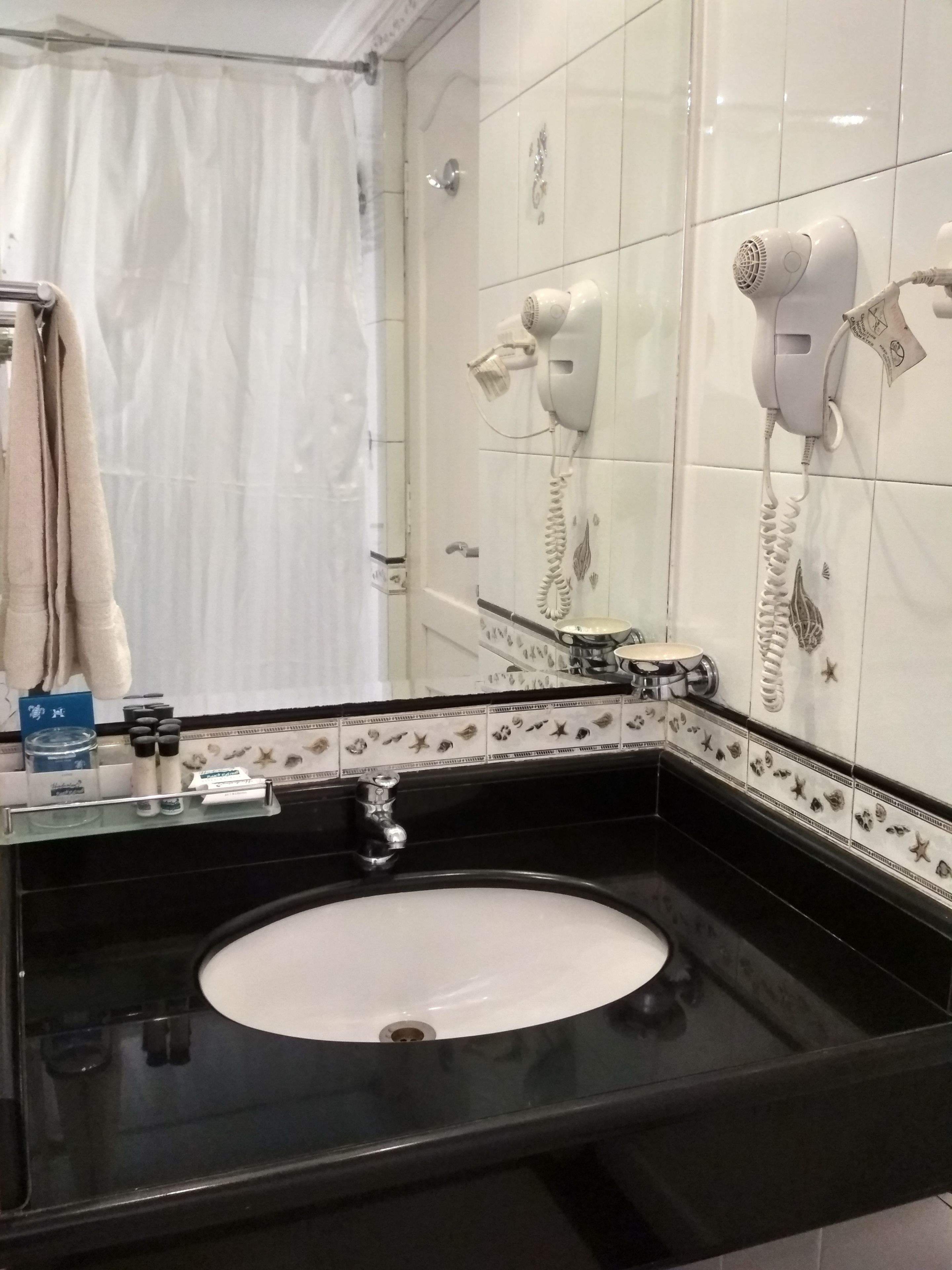 standard single room | bathroom sink