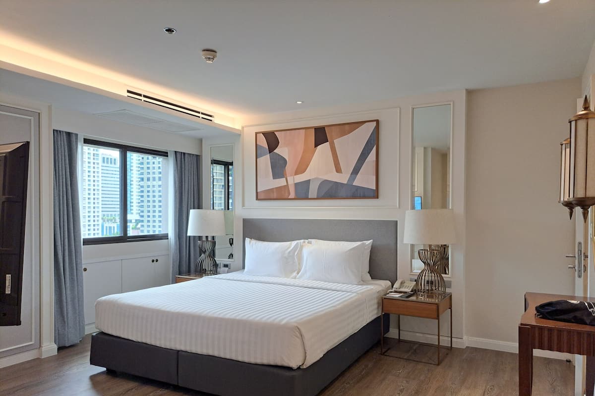 One Bedroom Platinum Plus Suite | 고급 침구, 객실 내 금고, 책상, 암막 커튼