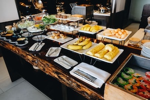 Colazione a buffet, servita tutte le mattine (450 THB a persona) 