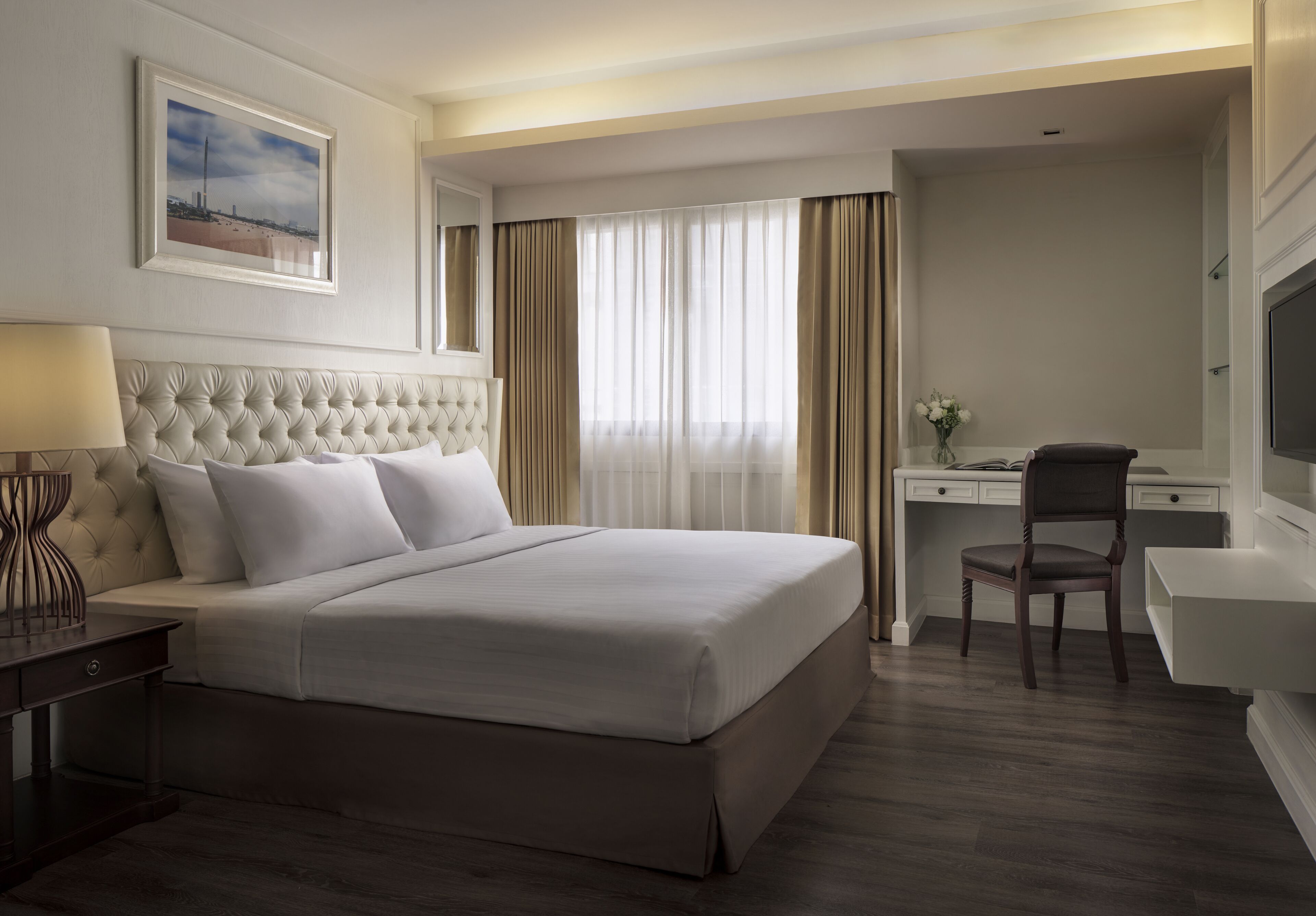 Premium bedding, in-room safe, desk, blackout drapes