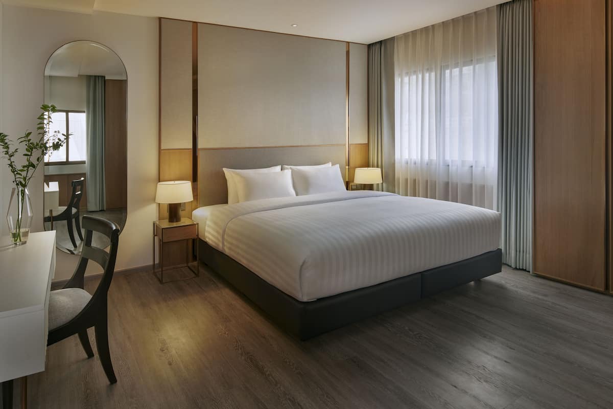 One Bedroom Prestige Suite | 고급 침구, 객실 내 금고, 책상, 암막 커튼
