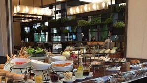 每日付費供應吃到飽自助式早餐