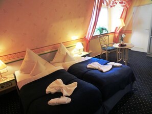 Double Room | In-room safe, desk, soundproofing, iron/ironing board - Hotel Nordic (Norderstedt)