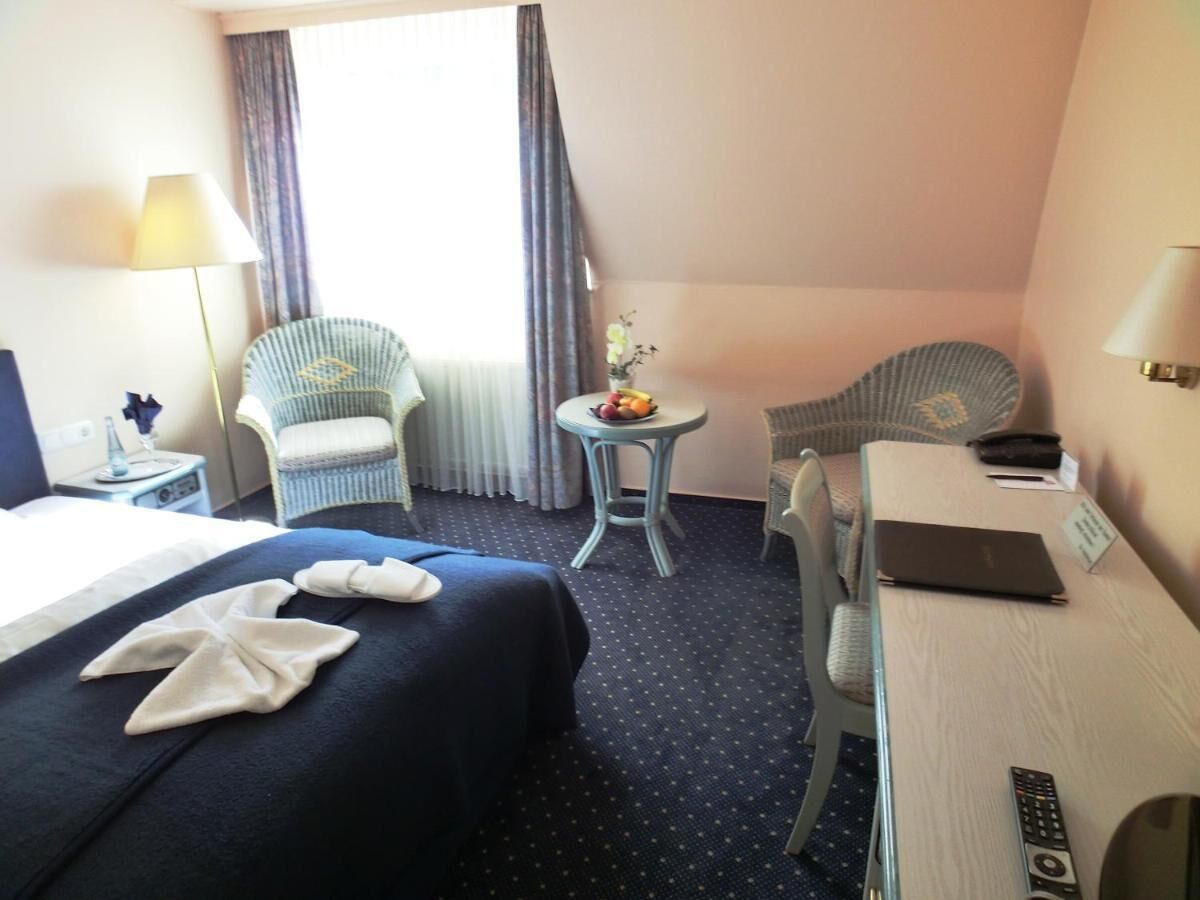 In-room safe, desk, soundproofing, iron/ironing board