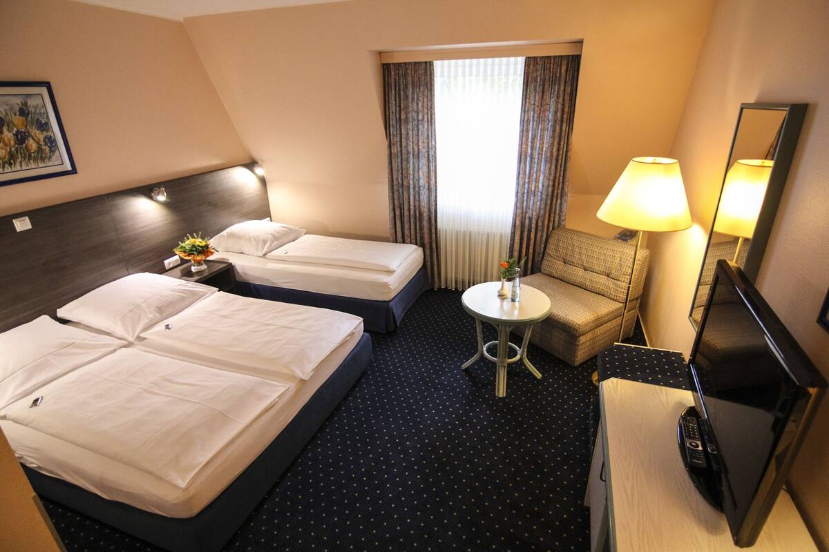Triple Room | In-room safe, desk, soundproofing, iron/ironing board