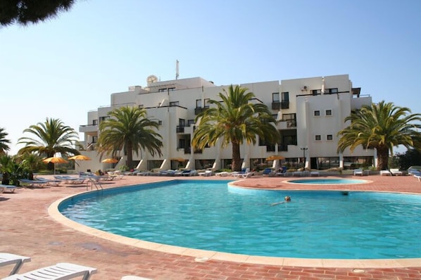 Outdoor pool, open 9:00 AM to 7:00 PM, sun loungers