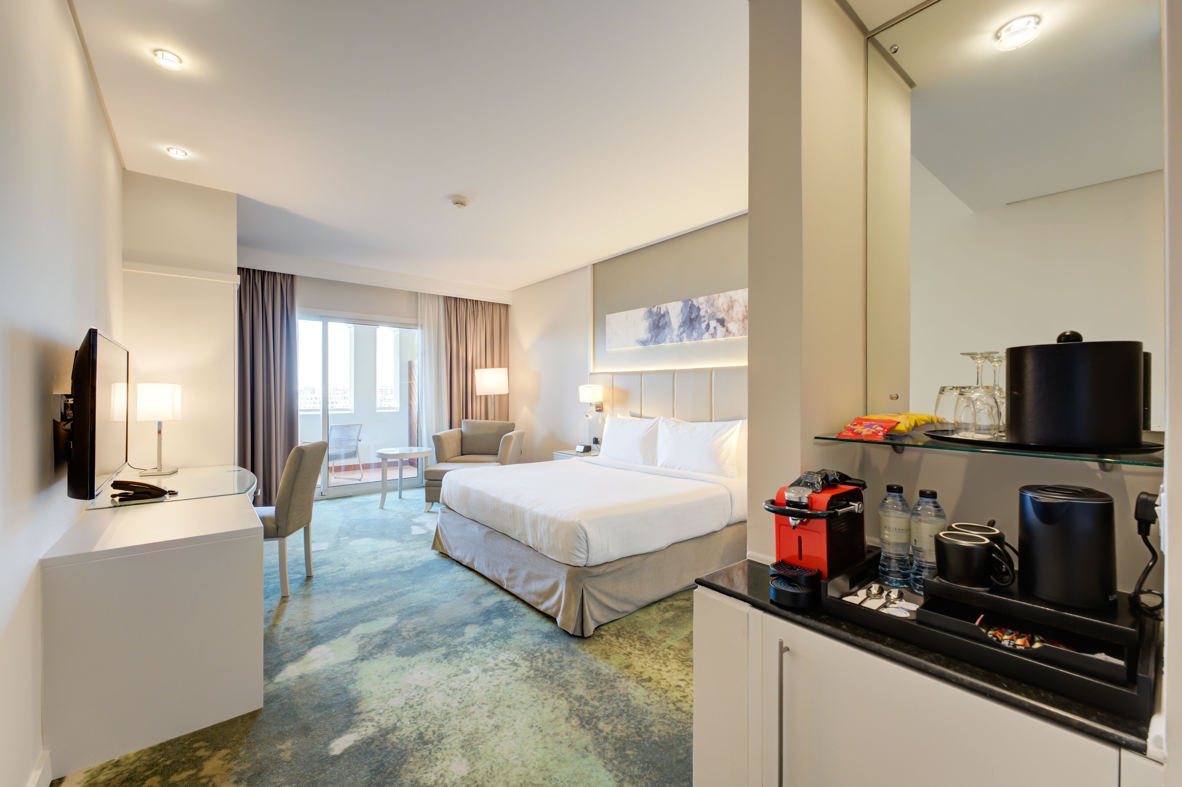 Premium Room, 1 King Bed | Premium bedding, minibar, in-room safe, desk