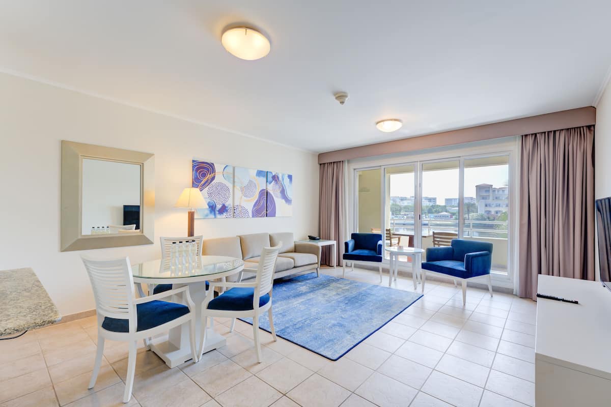1 bedroom, premium bedding, minibar, in-room safe
