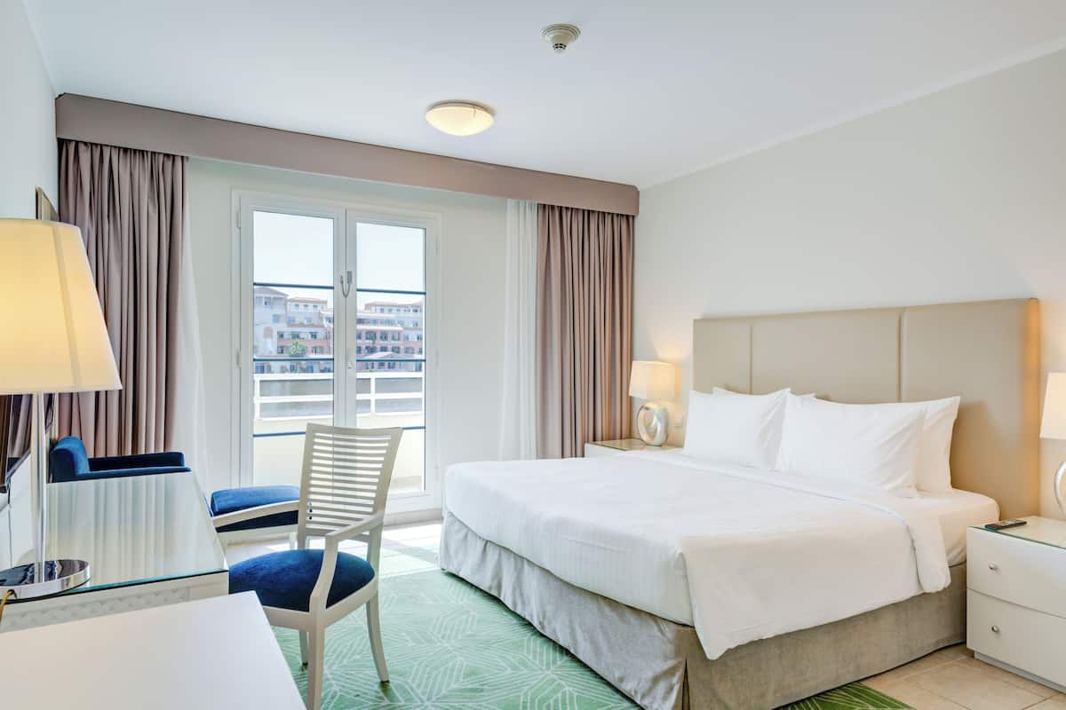 1 bedroom, premium bedding, minibar, in-room safe